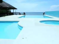 Caimito Beach Hotel - parking