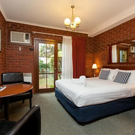 Armour Motor Inn