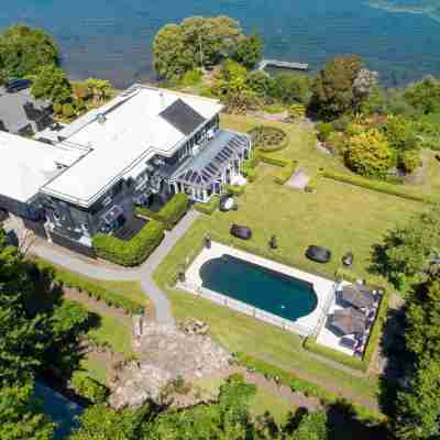 Black Swan Lakeside Boutique Hotel Hotel Exterior