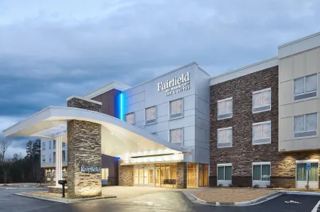 Fairfield Inn & Suites Raleigh Wake Forest Отели рядом с достопримечательностью «Page 158 Books»