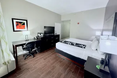 La Quinta Inn & Suites by Wyndham Orlando Universal Area Hotel in zona Nova Southeastern University