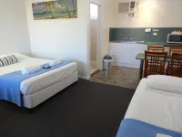 Shell Motel (Pearly Shell Motel) Hotels in Bowen