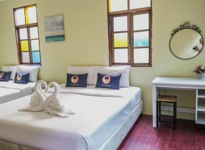 RoomQuest Amphawa Floating Market