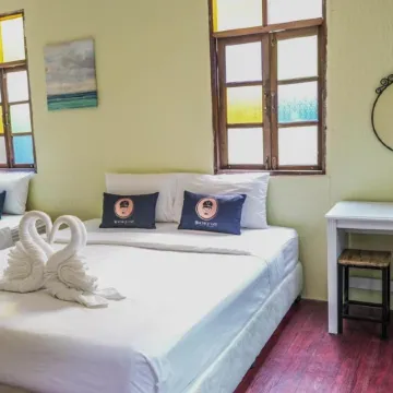 RoomQuest Amphawa Floating Market