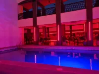 Hotel Batha - สระว่ายน้ำส่วนตัว