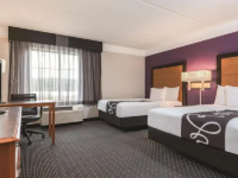 La Quinta Inn & Suites by Wyndham Univ Area Chapel Hill Hotels in Triangle