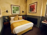 Frederick Street Townhouse โรงแรมใกล้พิพิธภัณฑ์คอฟฟินเวิร์คส์