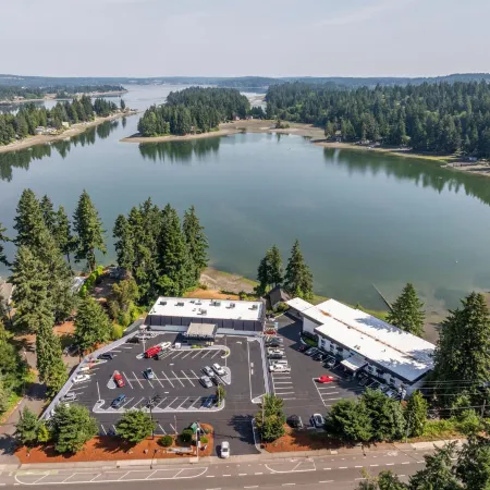 Oyster Bay Inn & Suites