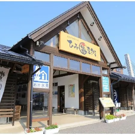 Nuda Toyama