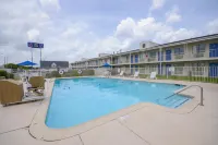 Motel 6 Webster, TX - Houston - NASA Lake - Pools