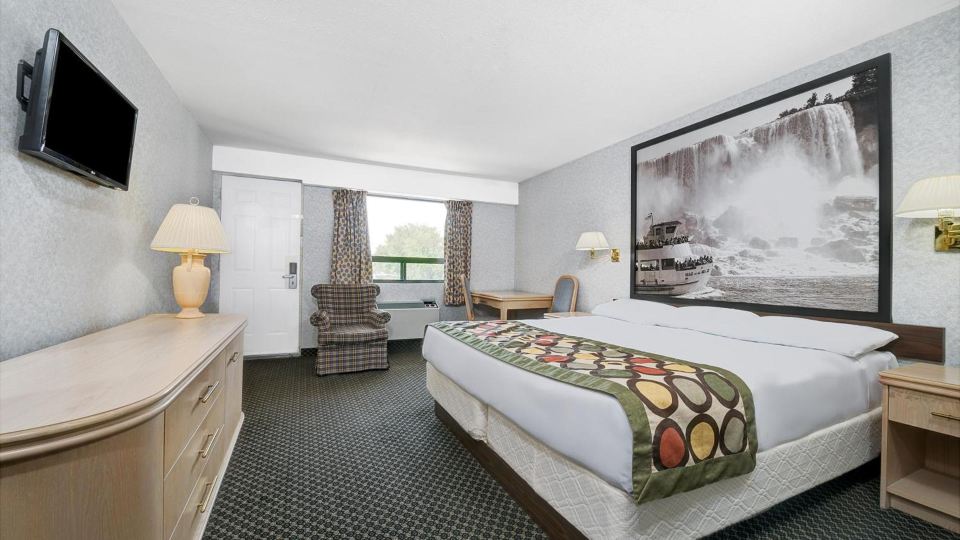 Super 8 by Wyndham Niagara Falls North