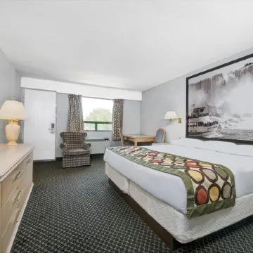 Super 8 by Wyndham Niagara Falls North Отели рядом с достопримечательностью «Прогулка Белые Воды»
