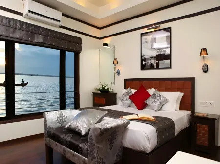 Spice Route Luxury Cruises Отели рядом со станцией Chengannur