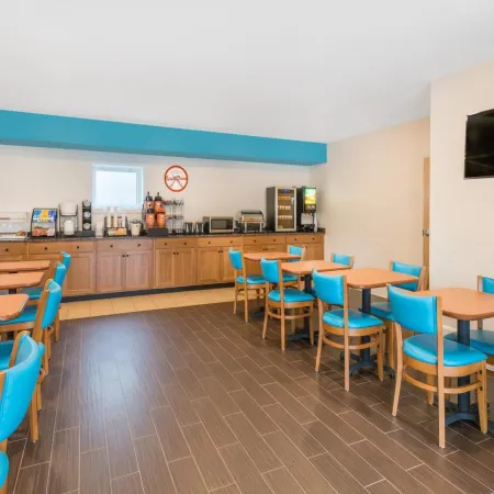 Howard Johnson by Wyndham Quincy/Boston Отели рядом с достопримечательностью «Пляж Нантаскет»