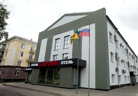 Бардин Отели рядом с достопримечательностью «Выставочный зал»