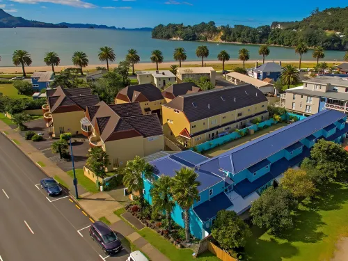 Albert Number 6 Hotels in Hahei