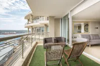 Point Waterfront Apartments Hotels in Bluff