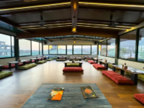 โรงแรม กรีนวิว - ด้านหลัง ปรามาร์ธ นิเกตัน