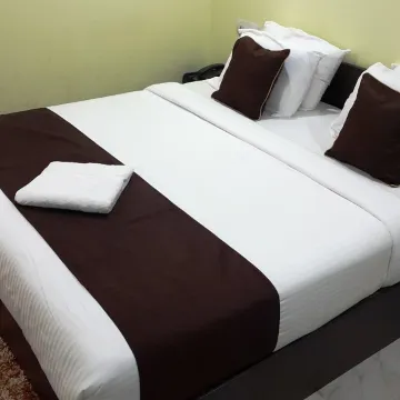 Madathil Regency Hotel - Housity