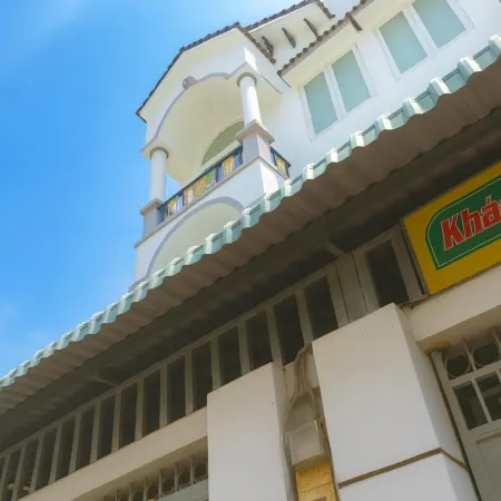 Nguyen Thanh Hotel Отели рядом с достопримечательностью «Гипермаркет Vincom Plaza Thu Duc»
