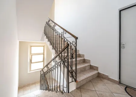 Emilia Suite Essence