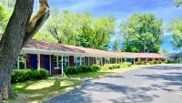 Elk Rapids Lakeshore Inn - 2-Star