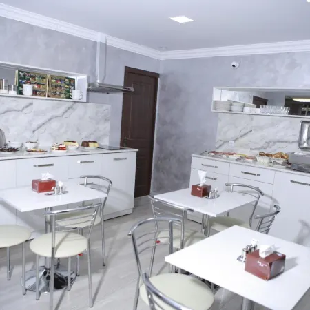 Opera Avenue Hotel