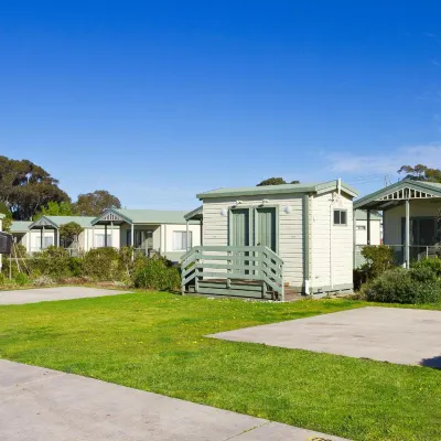 Sandhurst Motel Hotels near The Pillars