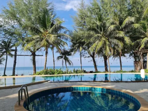 Chivaree Hotel and Resort - parking