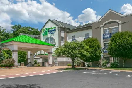 Holiday Inn Express & Suites Mount Arlington-Rockaway Area