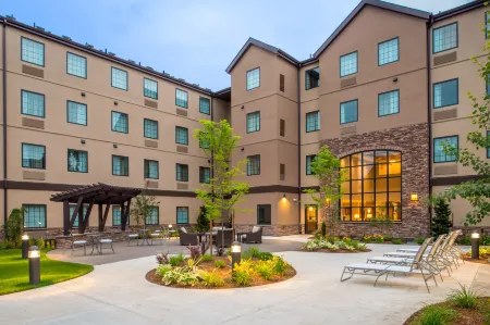 Staybridge Suites Hillsboro North Отели рядом с достопримечательностью «Washington County Museum»