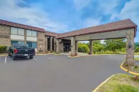 Travelodge by Wyndham Vernon CT Отели в г. Манчестер
