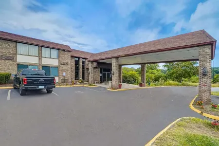 Travelodge by Wyndham Vernon CT