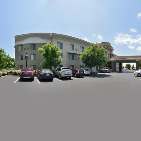 Holiday Inn Express & Suites LINCOLN-ROSEVILLE AREA by IHG
