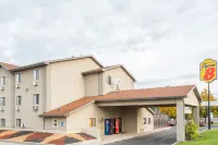 Super 8 by Wyndham Logan Hôtels à : Logan