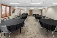 Links BOS Landen Hotel & Spa of Pella, Trademark by Wyndham Hotels in Pella