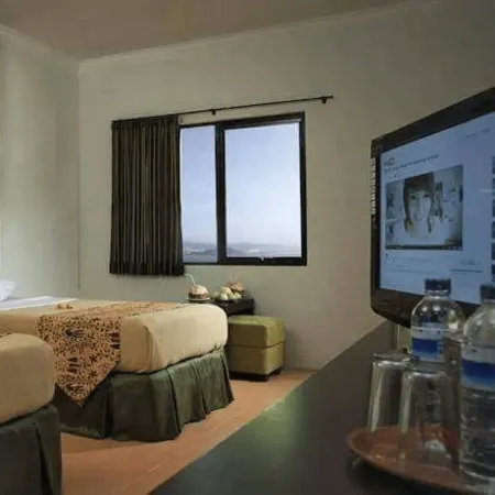 Hotel Wisata Camplong Отели в г. Sampang