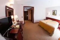 Park-Hotel Graal' Kemerovsky District 호텔