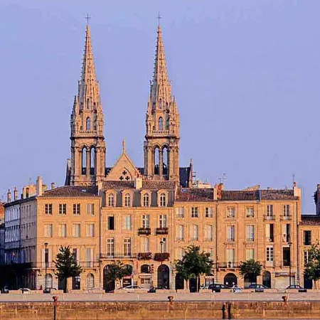 Hôtel Mercure Bordeaux Château Chartrons Отели рядом с достопримечательностью «Городское пространство Darwin»