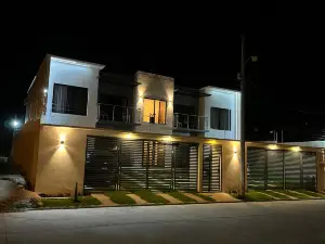 Apartamentos Orquidea Dorada Apt 101 & 104