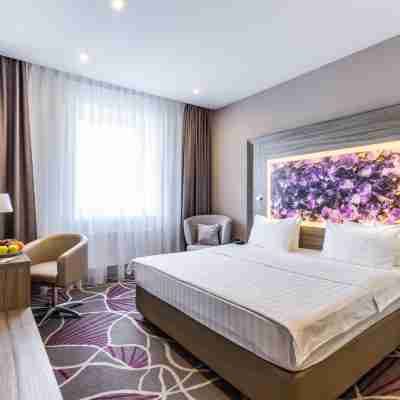 Tenet Hotel Rooms