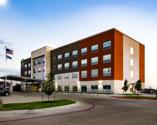 Holiday Inn Express & Suites TAYLOR by IHG Hotels in Williamson County