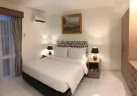 Bening Boutique Hotel Managed by Salak Hospitality - Syariah Hotel Các khách sạn ở Pondok Gede