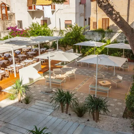 Aegusa Hotel