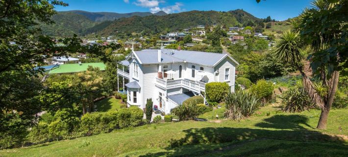 Sennen House Boutique Accommodation Hotels in Picton