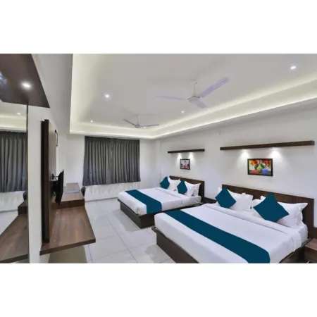 Hotel Sparsh Inn - Chandkheda Отели рядом с достопримечательностью «The Adalaj Stepwell»