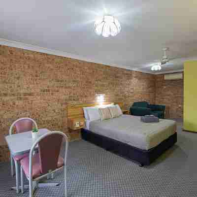 Alyn Motel Rooms