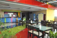 Hotel Anda Dan Karaoke Pematangsiantar Отели в г. Pondok Sayur