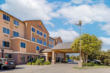 Comfort Suites Waco North - Near University Area
