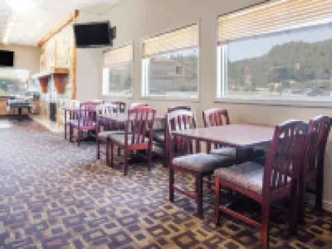 Super 8 by Wyndham Castlegar BC キャッスルガーのホテル